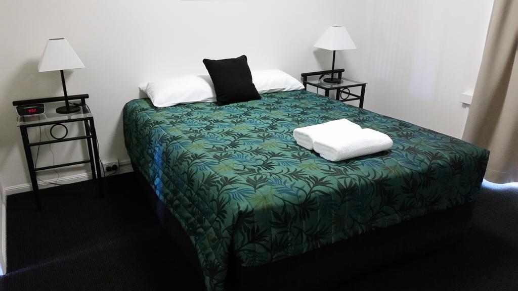 Port Denison Motor Inn ボーエン エクステリア 写真